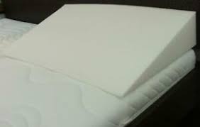 Optimale stütze zur entlastung der rückenmuskulatur. Matratzenkeil Bettkeil Keilkissen Furs Bett Aus Schaumstoff Rg 35 Ohne Bezug Ebay