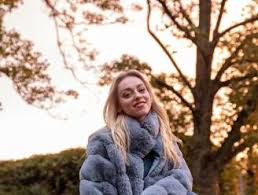 Camille dhont is een belgische zangeres en actrice uit wevelgem. Rijzende Ster Camille Dhont Blaakt Van Zelfvertrouwen Maar Als Ik Mezelf Op Tv Zie Denk Ik Soms Oei M N Neus En Wat Zien M N Ogen Er Raar Uit Showbizz Hln Be