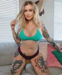 Laura Lux 🦖🪐 on X: oh hey i didnt see you there 👀  t.coU8M6pFuSgz  X