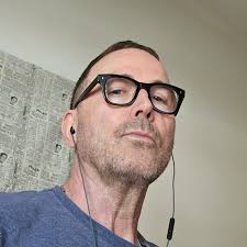 A Look at Popular Fashion Trends of the 1970s  https://www.historydefined.net/70s-fashion/