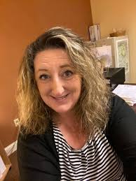 Any style ideas for brown hair with frizz?