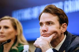 Palo Alto's Lydia Kou Channels Anti-Sacramento Anger in Challenge to  Assemblymember Marc Berman