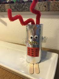 Roboter Basteln Aus Klorolle Alufolie Wackelaugen Glitzersteinen Pfeifenputzer Und Eisstielen Alufolie Basteln Bastelideen