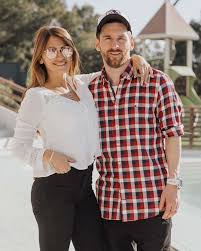 Antonella roccuzzo on käyttäjän biswajit bose ja 25 muun seurassa. Lionel Messi And Wife Antonela Roccuzzo Are Relationship Goals These Photos Are Proof The Etimes Photogallery Page 20