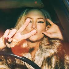 When did Kate Hudson start making music?