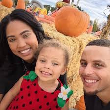 Before she stole the show in the nba playoffs, stephen curry's daughter riley honed her. Riley Curry Steph S Daughter 5 Fast Facts Heavy Com