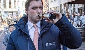 Een wonderlijk aspect van het hele gebeuren bij pauw & jinek, was dat thierry baudet eigenlijk níét hard. Thierry Baudet Jinek Rtl Martijn Koning Heeft Grens Overschreden Met Roast Baudet Het Parool