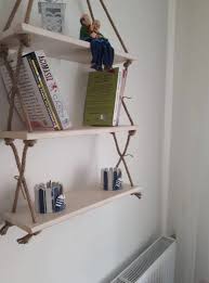 Bu barlar genellikle mutfakta kupa asmak için kullanılır ancak siz bunları salonunuzda da değerlendirebilirsiniz! Dekoratif El Yapimi Renkli 3 Gozlu Ahsap Raf Kitaplik Beyaz Alkapida Com