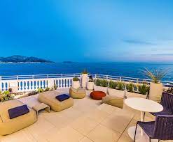 With a stay at le petit nice passedat in marseille, you'll be 1.4 mi (2.2 km) from catalan beach and 3 mi (4.9 km) from museum of european and mediterranean civilisations. Presentation Hotel Restaurant Luxe Marseille Le Petit Nice