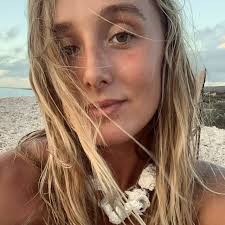 Chloe Ireland's Instagram, Twitter & Facebook