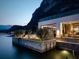 Consiglio di rumo, sorge il nuovo elegante e moderno residence vr lago, dove potrai trascorrere in massimo relax le tue vacanze, gustandoti una favolosa vista sul lago contornato dalle sue affascinanti montagne. Affitto Villa Di Lusso Sul Lago Di Como Best Como