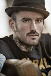 Ben Saunders Boeken of Inhuren?