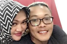 Istri gary iskak, richa novisha dilihat dari laman instagramnya tidak ada membahas soal kondisi sang suami. Sule Tidak Punya Firasat Mantan Istrinya Meninggal Dunia Halaman All Kompas Com