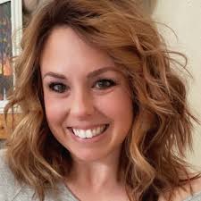 Laura Mantz's Instagram, Twitter & Facebook