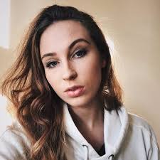 Barbora votíková prefers to play with right foot. Bara Votikova Ceska Youtuberka A Fotbalova Reprezentantka Extra Cz