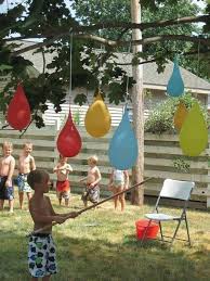 Al jugar, los adultos se están dando la posibilidad de revivir experiencias de la infancia, volver a ser niños, reírse, salir de su rutina de trabajo y sus preocupaciones, de la seriedad de sus labores profesionales. Water Pinatas D Great For A Hot Summer Day Com Imagens Aniversario Aquatico Aniversario Ao Ar Livre Aniversario No Verao