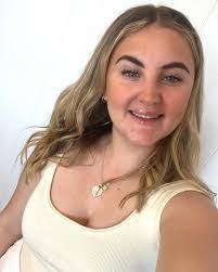 Emily Crews's Instagram, Twitter & Facebook