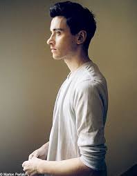 Guillaume Henry lance sa première collection homme pour Carven