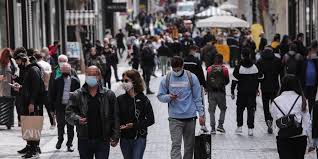 Έτσι, καθώς δεν υπάρχει κάποια διευκρίνιση για την απαγόρευση κυκλοφορίας τις μέρες που πέφτουν αργίες, την καθαρά δευτέρα ισχύουν τα παραπάνω και οι πολίτες μπορούν να κυκλοφορούν κατά τις ώρες που ισχύουν για οποιαδήποτε άλλη δευτέρα στην περιοχή τους. Lockdown Ti Wra 3ekina H Apagoreysh Kykloforias To Sabbatokyriako Ti Isxyei Ellada Iefimerida Gr