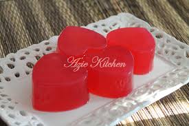 Angkat dan tuangkan agar agar ke dalam cetakan. Agar Agar Sirap Ros Azie Kitchen