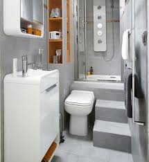 Petite Salle De Bains 33 Idees Pour La Decorer Et L Amenager Tiny House Bathtub House Bathroom Designs Stylish Bathroom