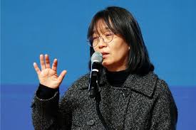 Escritora sul-coreana Han Kang leva o Prêmio Nobel de Literatura