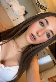 Scarlett (@scarlett.hendrickson)