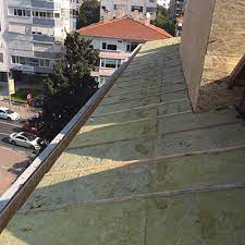 Binalardaki en önemli yalıtım problemlerinden bir tanesi hiç şüphesiz çatıların yalıtımsız olmasıdır. Cati Arasi Izolasyon Cati Arasi Yalitim Cati Ustasi 0216 362 84 49