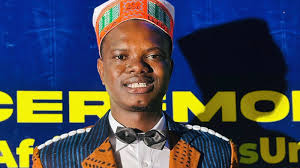 Will Smith honore le courage de Mamadou Safayou Barry après son périple de  4 000 km à vélo à travers l'Afrique