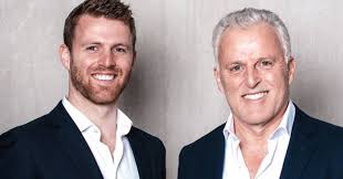 Der bekannte journalist peter r. Peter R De Vries Begint Advocatenkantoor Samen Met Zoon Show Ad Nl