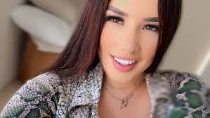 Ariadna Perez's Instagram, Twitter & Facebook