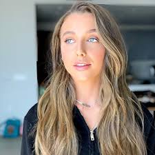 Emma Chamberlain Black And Blond Hair Found The Light Emmachamberlain Makeup Michaelashton Hair Matthewstylist Bts Emmachamberlain Naturalbeauty Emma Chamberlain Beauty Hair Styles