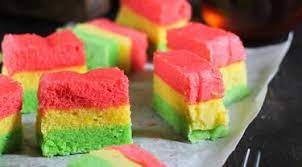 Cukup 11 sdm tepung beras. Resep Bolu Kukus Singkong Pelangi Praktis Tanpa Tepung Lifestyle Fimela Com
