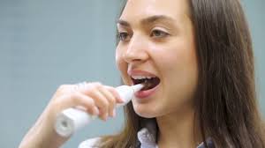 Dr Tamara Volinska tests edel+white Sonic Generation 8 Winner toothbrush  Russian