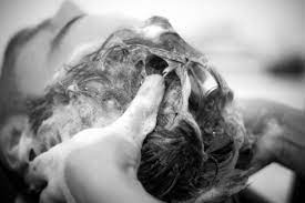 Scopriamo insieme di cosa si … Lavare I Capelli Tutti I Giorni Fa Male Farmacia Liberati