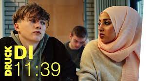 The characters are more rugged and realistic, without trying to artificially create this environment. Der Weed Deal Druck 101 Youtube