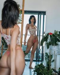 Yael Cohen Aris nude on the kitchen - a peek into her private world