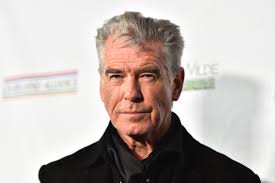 Tiszta apja! Annyira helyes és tehetséges a 71 éves Pierce Brosnan 23 éves  fia, Paris