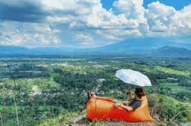 Surabaya terletak di pantai utara pulau jawa dan berhadapan dengan selat madura serta laut jawa. Bukit Kapur Sekapuk Tempat Instagenic Yang Tengah Tren Di Gresik Reservasi Travel Blog