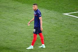 His father is christian.mother a muslim.his dad didn't convert to islam. Kylian Mbappe Steckbrief Bilder Und News Web De