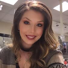 Bailey Huff- Cosmetologist