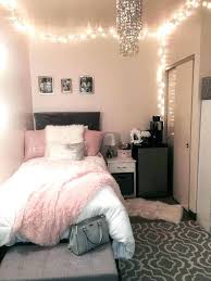 80 Dorm Room Wall Decor Ideas In 2020 Small Bedroom Decor Woman Bedroom Small Bedroom