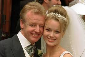 Amanda louise holden (born 16 february 1971) is an english actress and media personality. Les Dennis Confesses Moment He Knew He Was Too Old For Amanda Holden Liverpool Echo