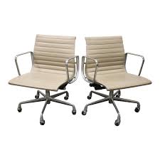 1990s Vintage Herman Miller Eames Aluminum Group Management Chairs A Pair For Sale Chair Oversized Chair Living Room Wrought Iron Patio Chairs