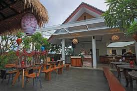 Tak jarang pengunjung harus rela antri demi mendapatkan salah satu buktinya adalah tempat makan unik di bandung yang bernama warung misbar. 21 Tempat Buka Puasa Romantis Di Jakarta Tokopedia Blog