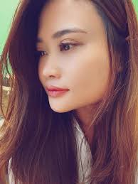 Đừng cố gắng khai sáng cho kẻ ngu muội. Tam quan gần như đã được định sẵn  theo nghiệp quả. Đã lệch lạc thì dù có ăn 💩 thì họ cũng có