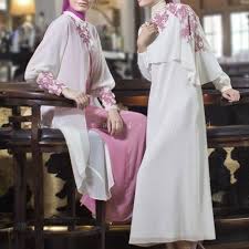 Karena kain sifon terlihat agak transparan, biasanya dipadukan dengan kain jenis lain sebagai inner atau furing. 4 Model Atasan Sifon Cantik Untuk Kamu Yang Fashionable Di Berbagai Kondisi 2017