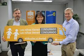 José antonio kast has been married to pía adriasola since april 6, 1991. 26 06 2019 Visita De Jose Antonio Kast Y Su Esposa Maria Pia Adriasola A La Sede De Hazte Oir Flickr