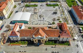 Construcţia edificiului a început în 1715, după planurile arhitectului italian giovani morando visconti şi. Sala Unirii Din Alba Iulia Va Fi DeschisÄ Pentru Public Doar In Data De 1 Decembrie Urmand SÄ Fie InchisÄ Din Nou PanÄ Cel Mai Probabil La VarÄ Ziarul Unirea