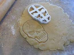 Nimli 3d Printed Cracked Skull Cookie Cutter By Bdan Skull Cookie Cutter 3d Printing Skull Cookies